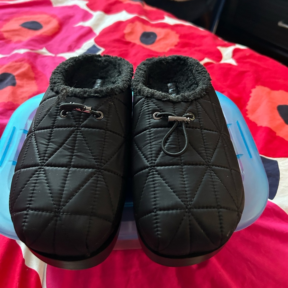 Aerosoles waterproof warm slippers, new, without box, size 8-8,5. Unisex